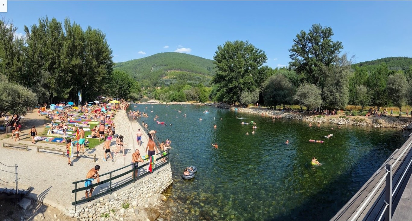 Vista panorâmica da Praia Fluvial de Valhelhas